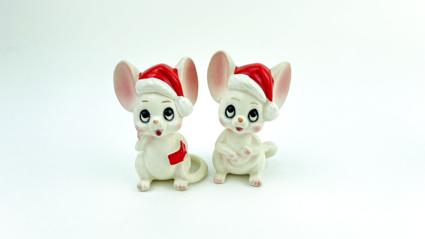 4 Vintage Lefton Mice Christmas Carolers Kitschy Figurines